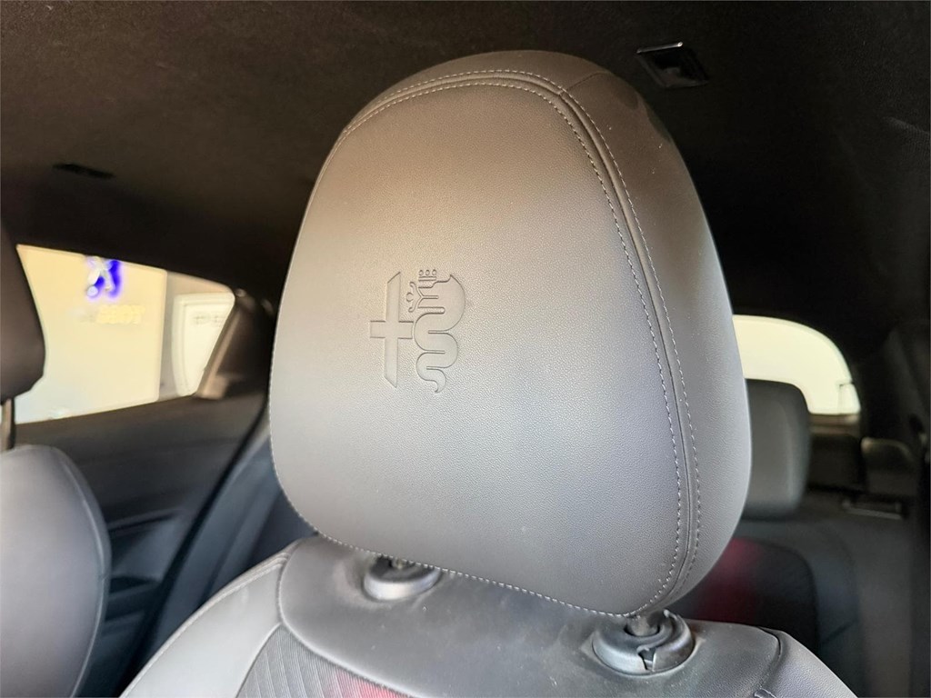 Foto 31 ALFA ROMEO JUNIOR IBRIDA 100KW/136CV SPECIALE