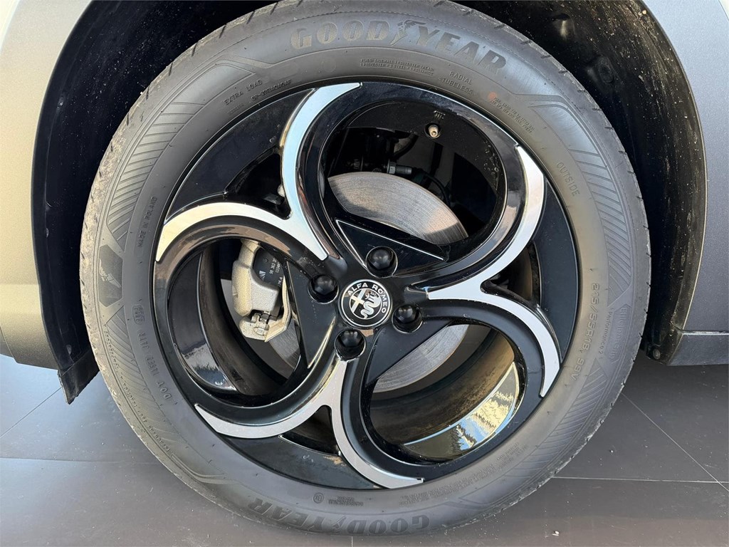 Foto 38 ALFA ROMEO JUNIOR IBRIDA 100KW/136CV SPECIALE