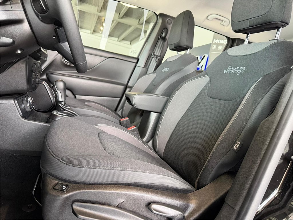 Foto 13 JEEP Renegade 1 4xe 1.3 PHEV 140 kW(190CV) AT / Limited