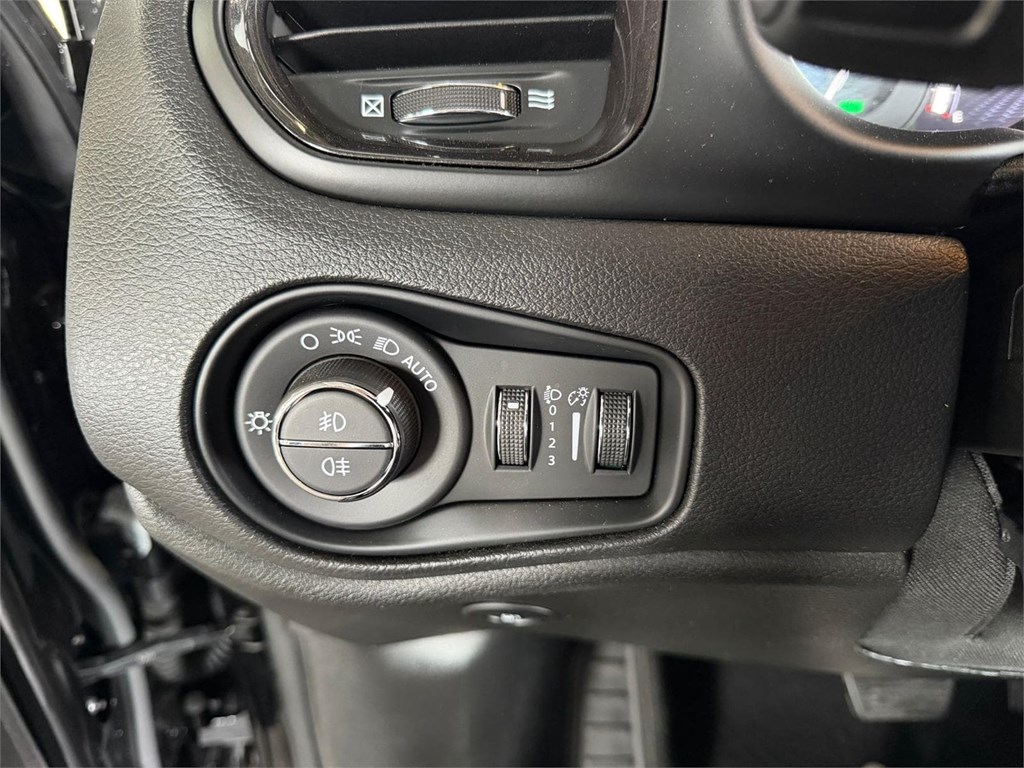 Foto 32 JEEP Renegade 1 4xe 1.3 PHEV 140 kW(190CV) AT / Limited