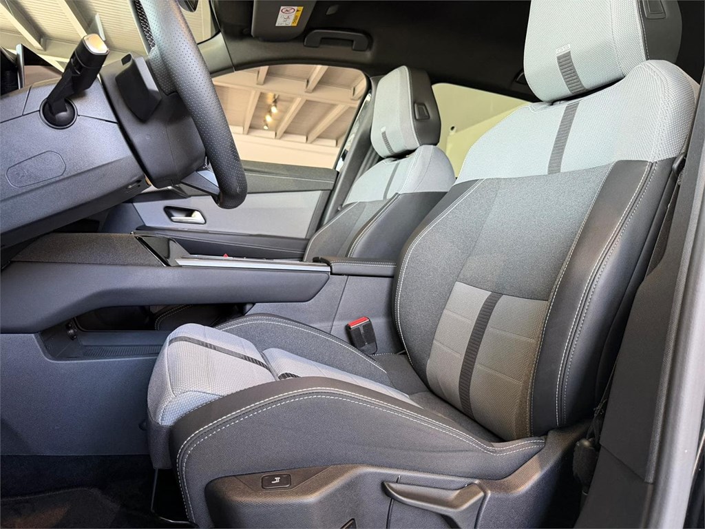 Foto 12 OPEL Grandland 1 1.2T XHT Hybrid eDCT6 S/S / GS