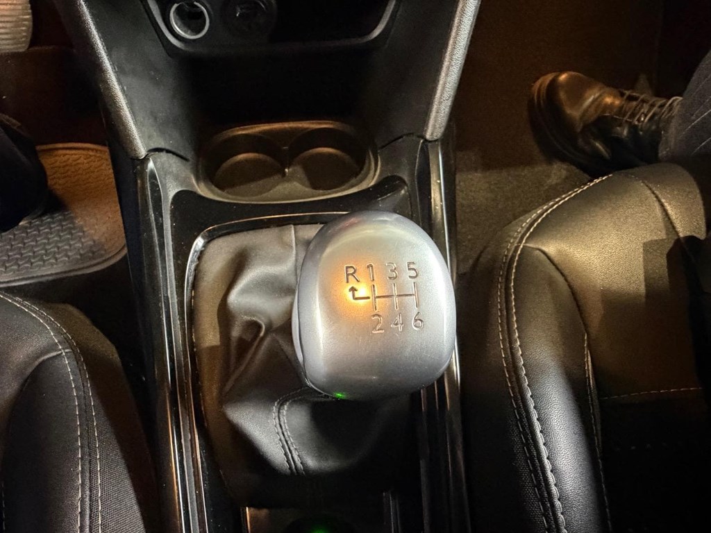 Foto 16 Peugeot 2008 1.6 BlueHdi 120CV Allure