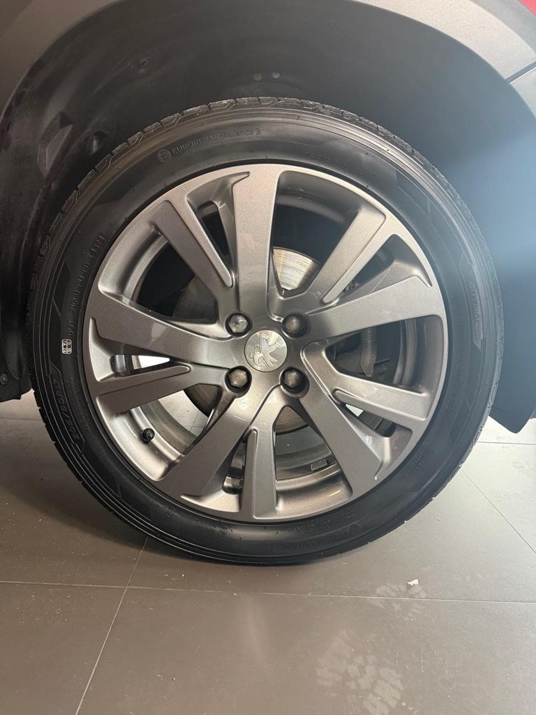 Foto 20 Peugeot 2008 1.6 BlueHdi 120CV Allure