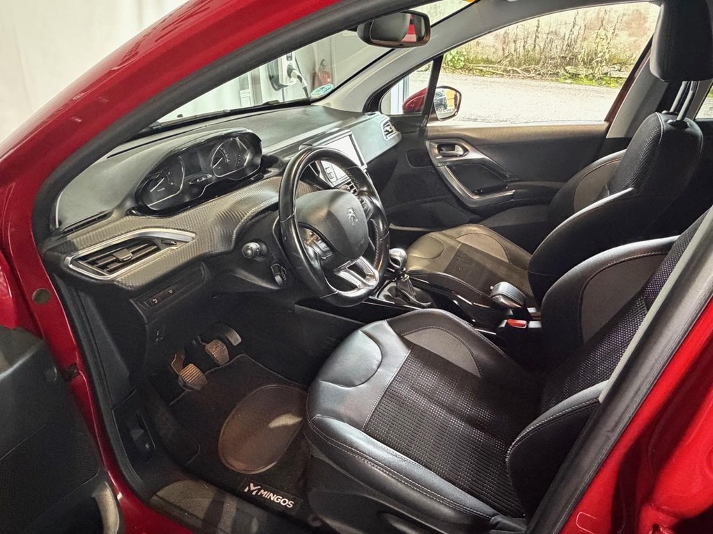 Foto 8 Peugeot 2008 1.6 BlueHdi 120CV Allure