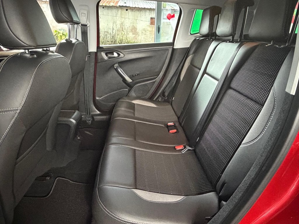 Foto 9 Peugeot 2008 1.6 BlueHdi 120CV Allure