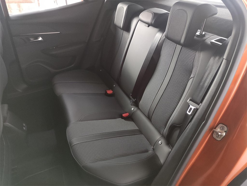 Foto 10 PEUGEOT 2008 GT Pack Puretech 130 SS EAT8