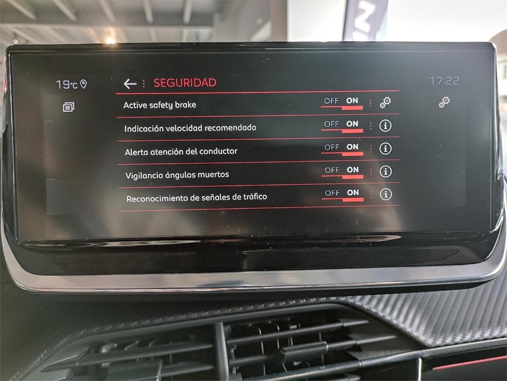 Foto 16 PEUGEOT 2008 GT Pack Puretech 130 SS EAT8