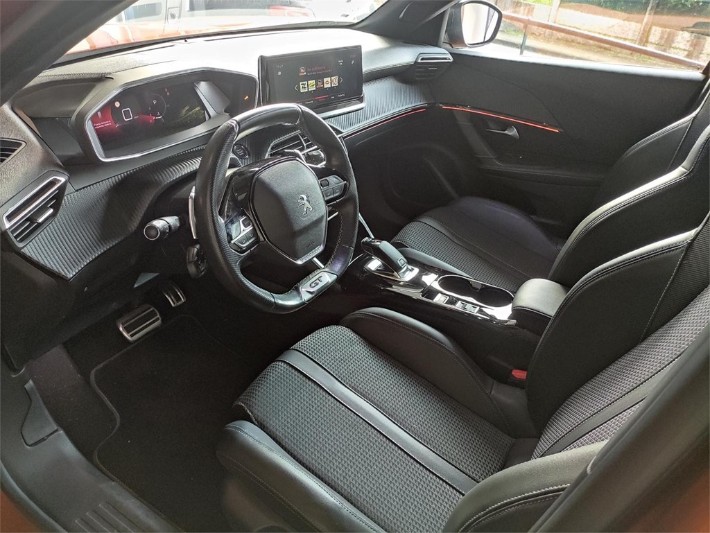 Foto 8 PEUGEOT 2008 GT Pack Puretech 130 SS EAT8