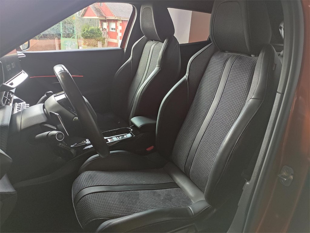 Foto 9 PEUGEOT 2008 GT Pack Puretech 130 SS EAT8