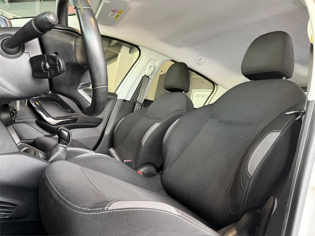 Foto 11 Peugeot 208 1.2  S&S ACTIVE 82
