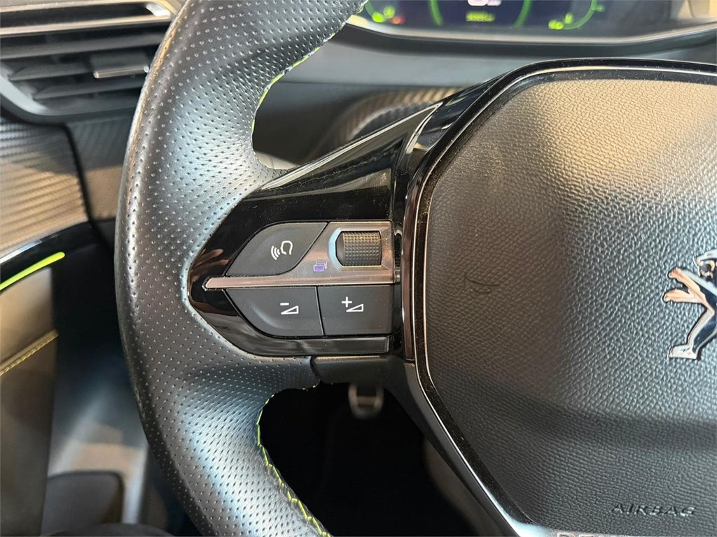 Foto 21 PEUGEOT 208 2 PureTech 73kW (100CV) / GT