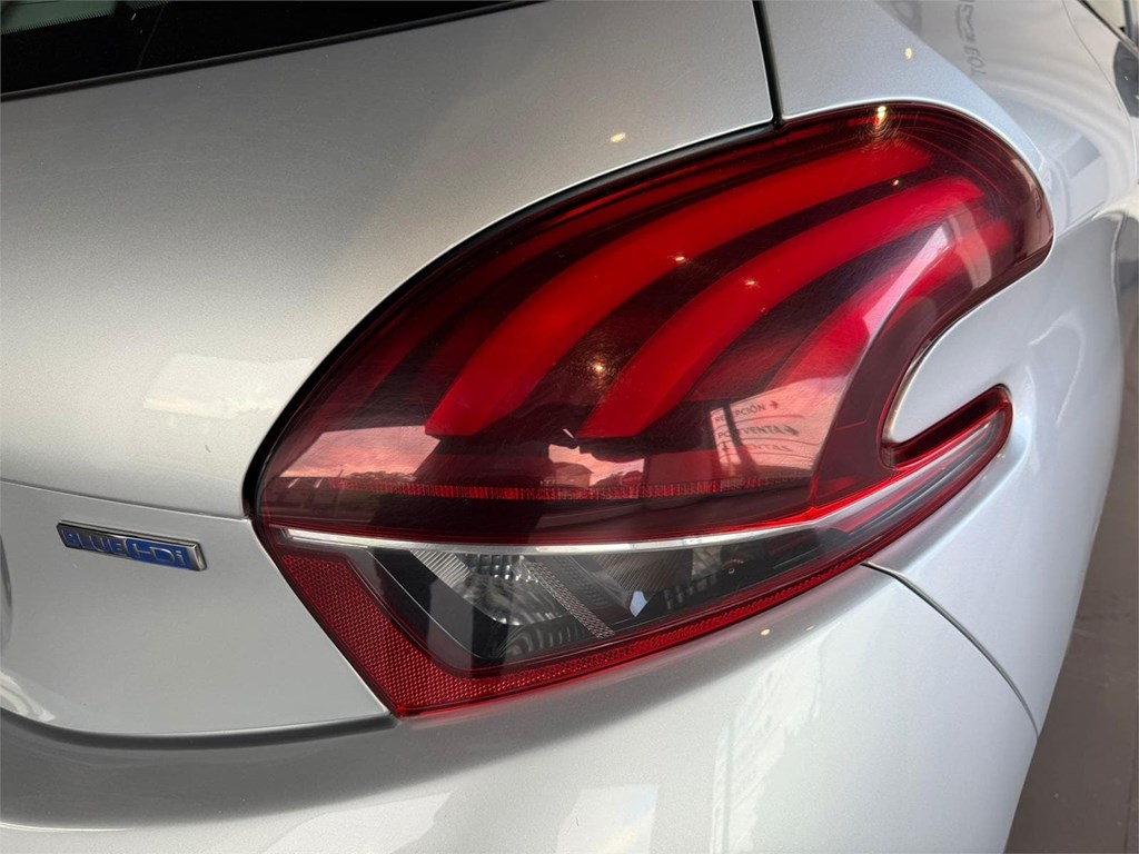 Foto 24 PEUGEOT 208 BlueHDI 75 BLINE