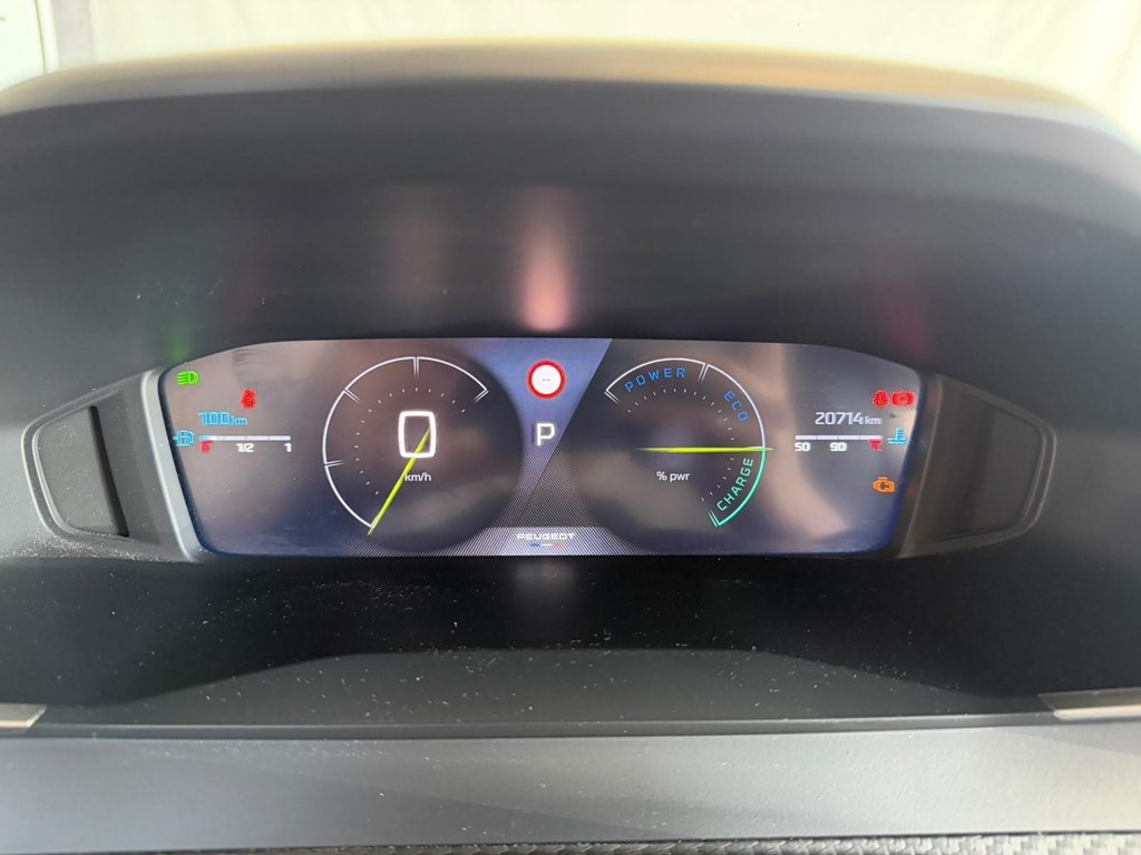 Foto 15 PEUGEOT N2008 Hybrid 145 eDCS6 / Allure