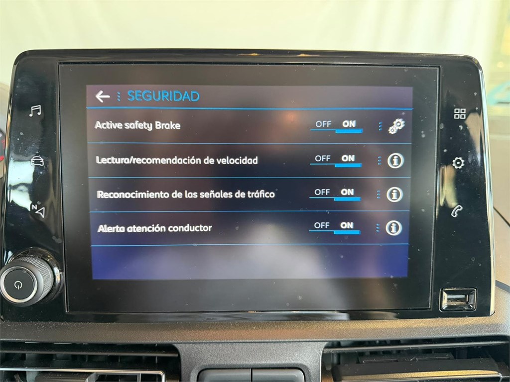 Foto 17 PEUGEOT RIFTER BlueHDI 130 STANDART ALLURE