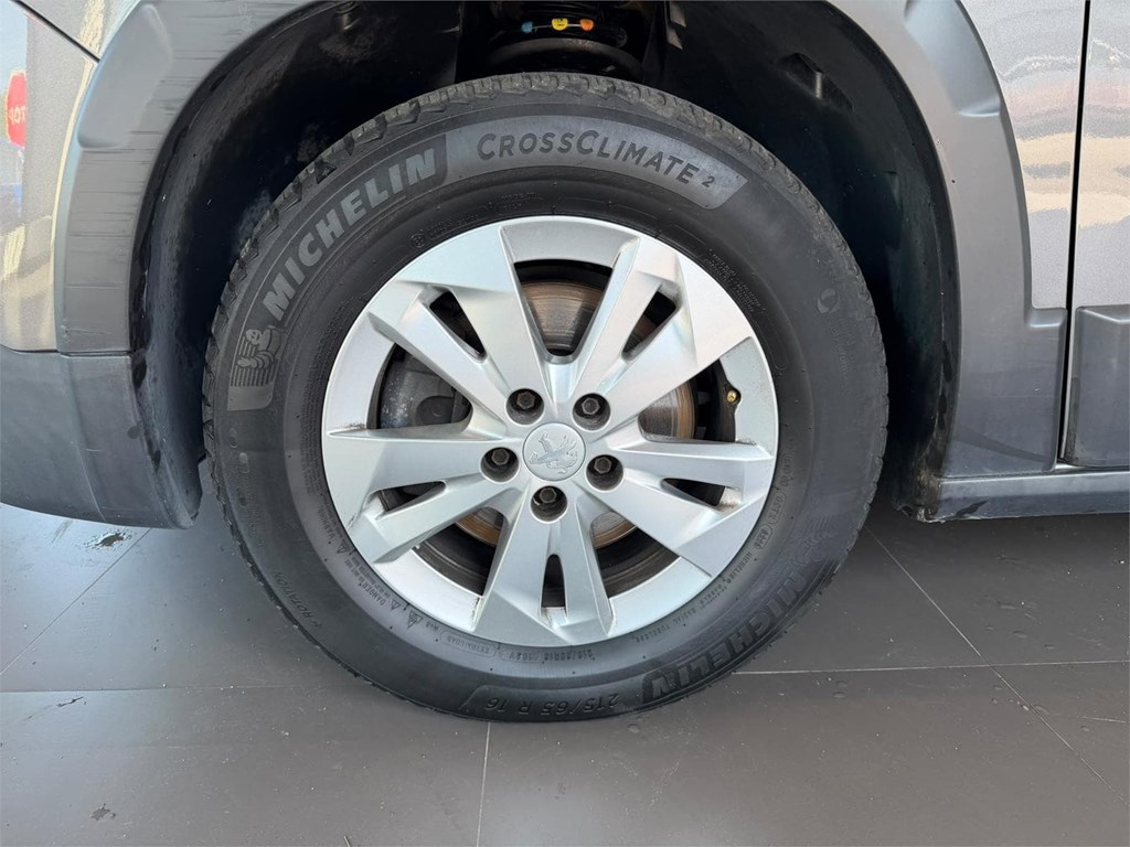 Foto 32 PEUGEOT RIFTER BlueHDI 130 STANDART ALLURE